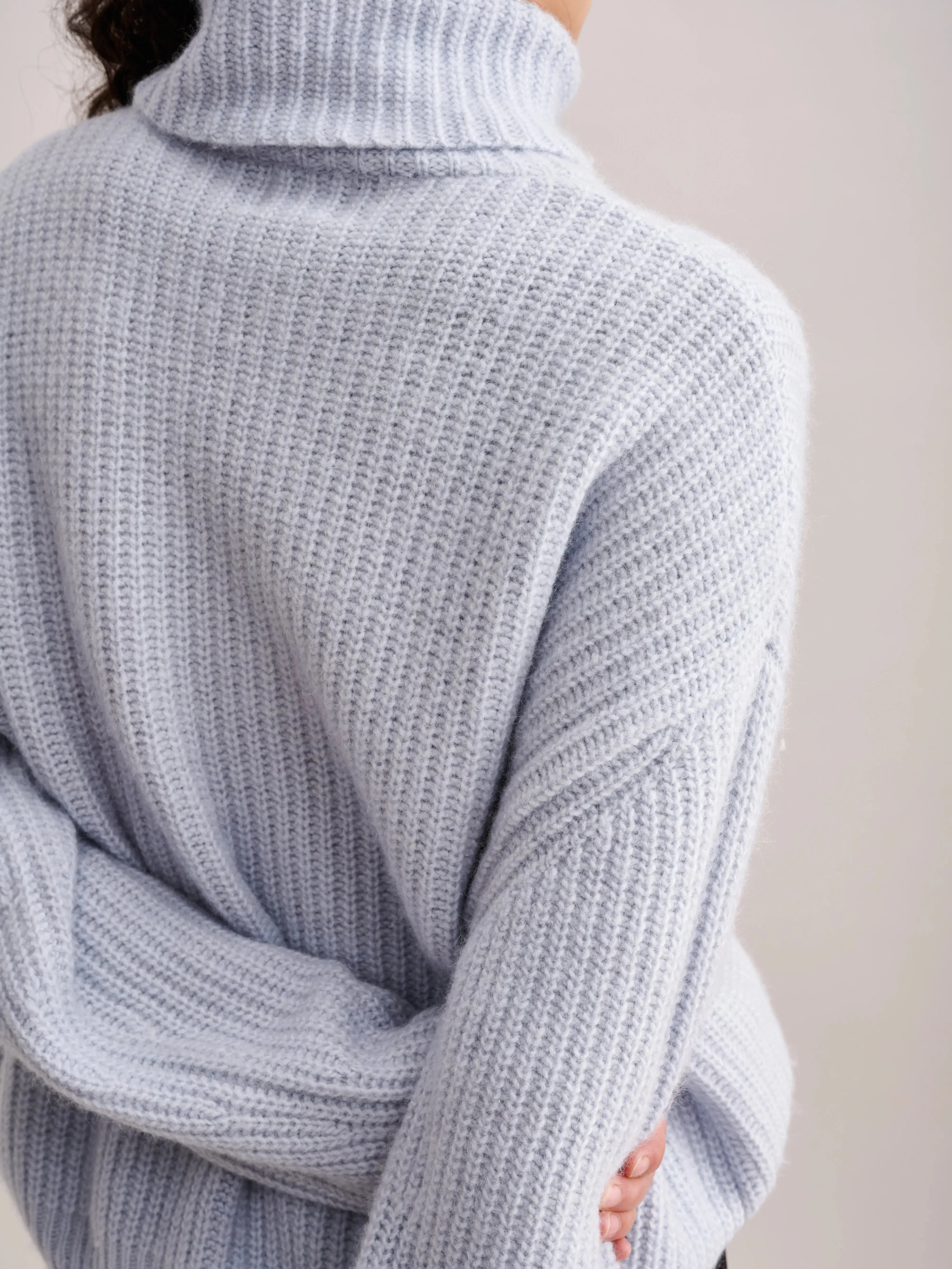 Garano Sweater (232 / W / BLUE FOG)