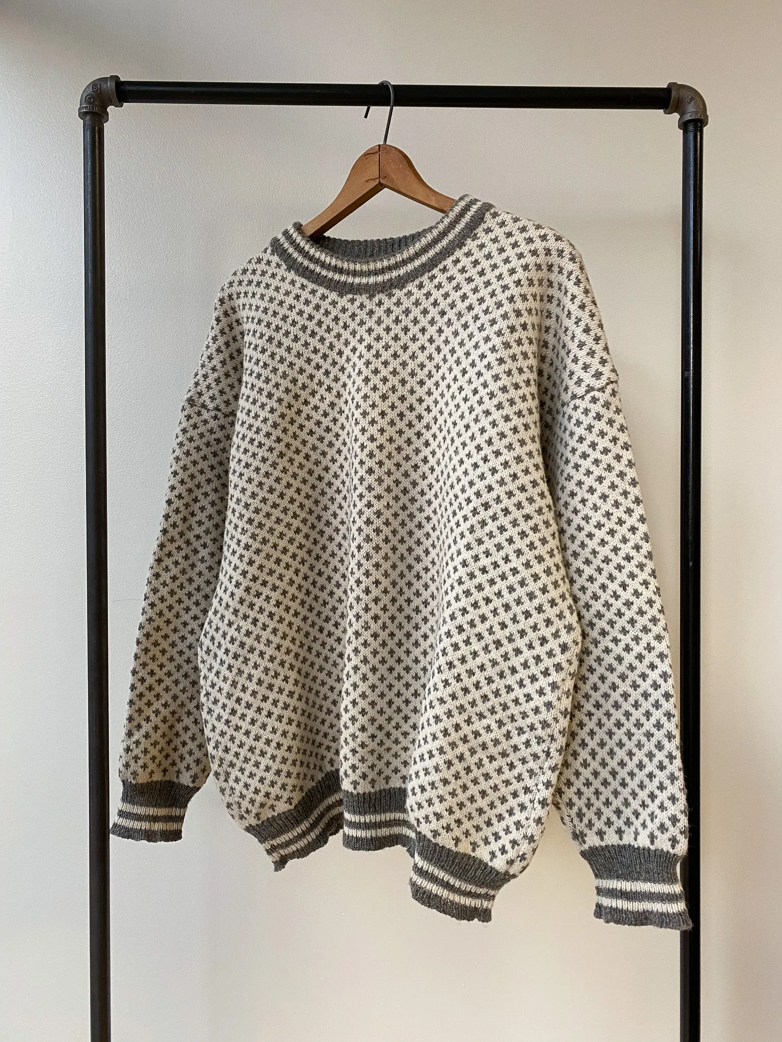 Hand Knit Wool Sweater—[M]