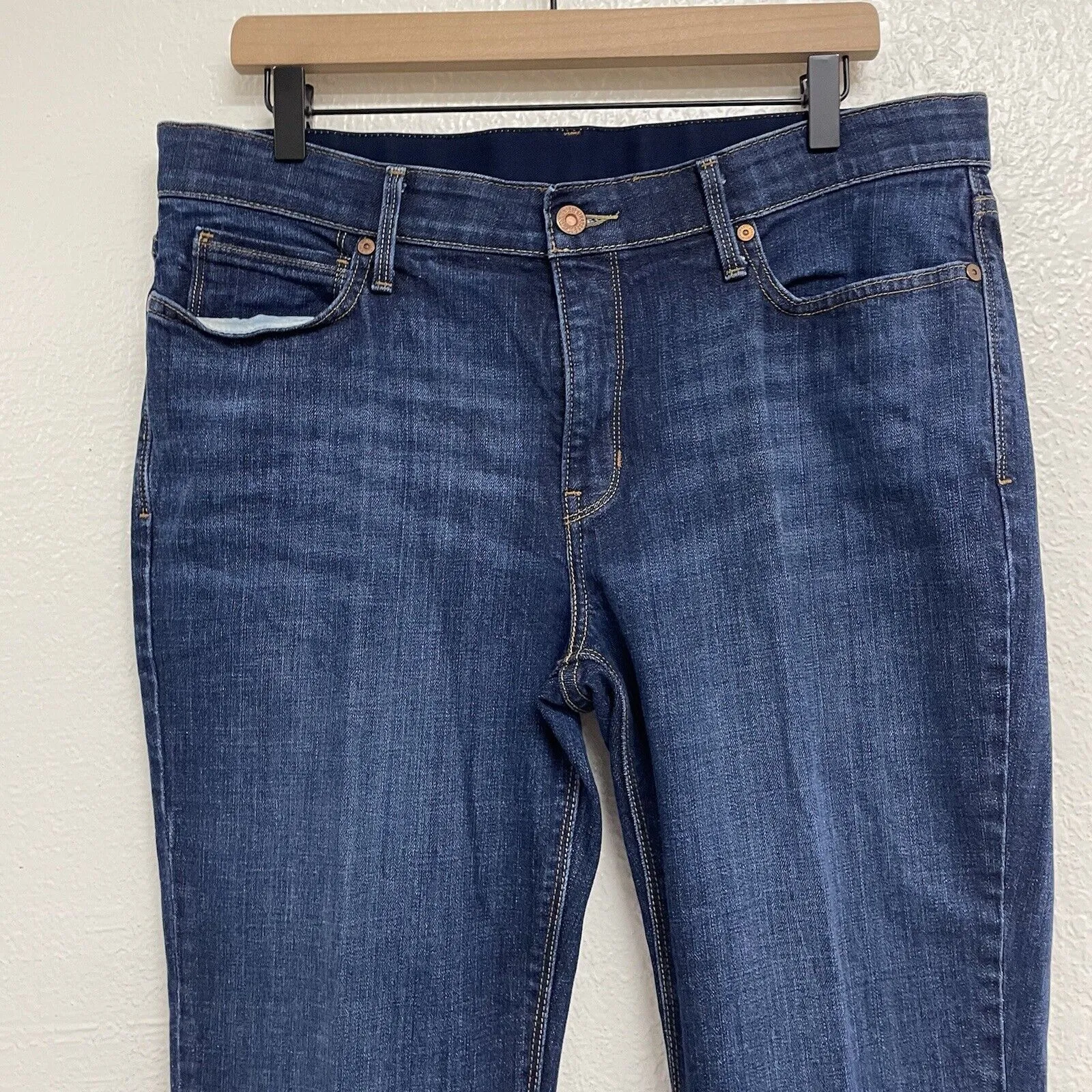 Straight Leg Crop Jeans